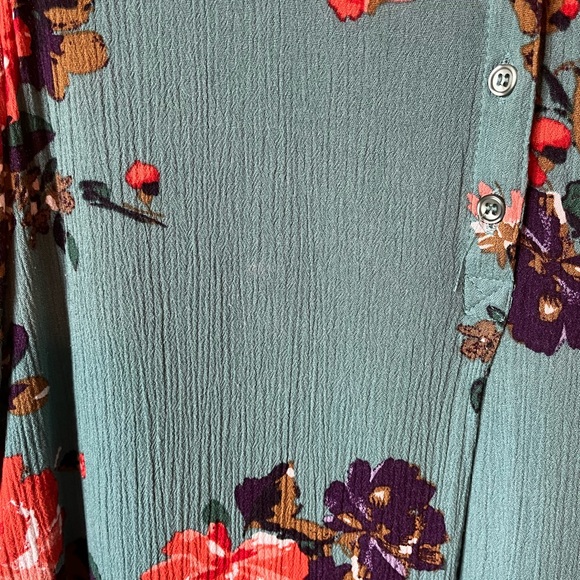 Market & Spruce tank with button trim and pocket - Picture 3 of 9